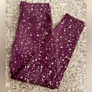 Incredible maroon shooting star print Aerie fleece-lined leggings.